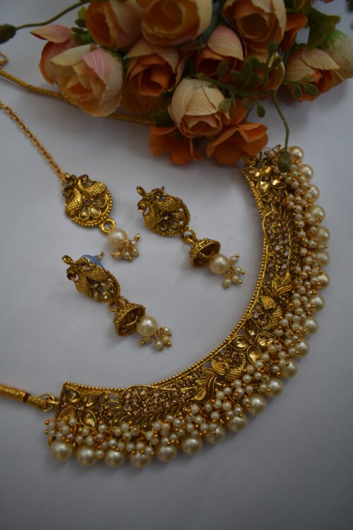 Pearl And Stone Studded Necklace Set
