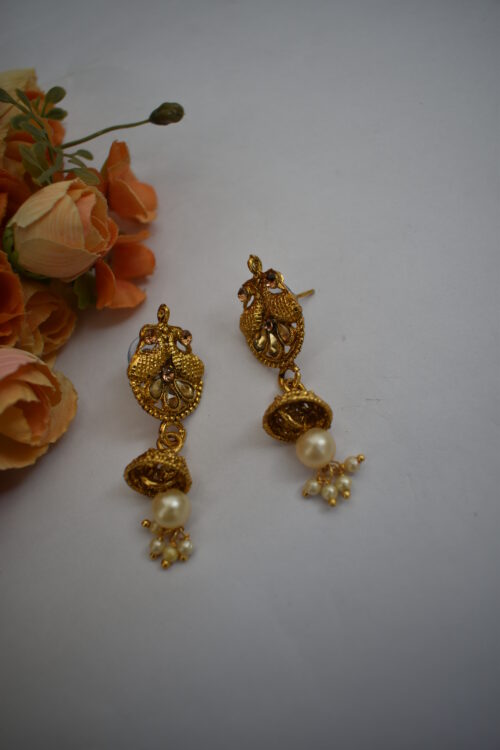 Pearl And Stone Studded Necklace Set