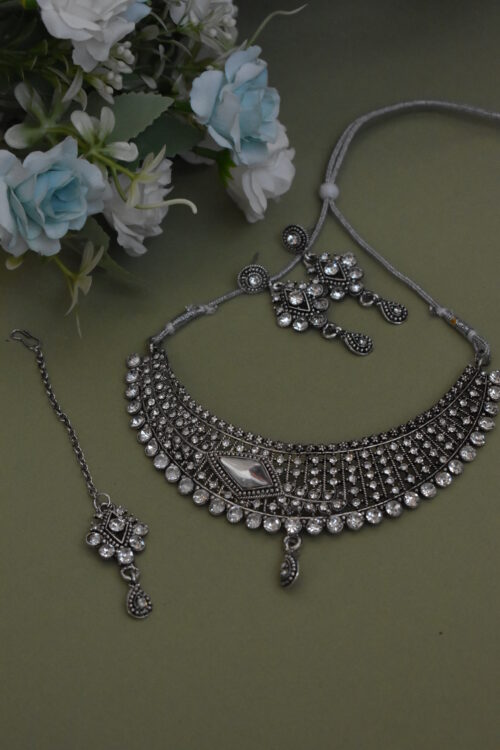 White Kundan Studded Necklace Set
