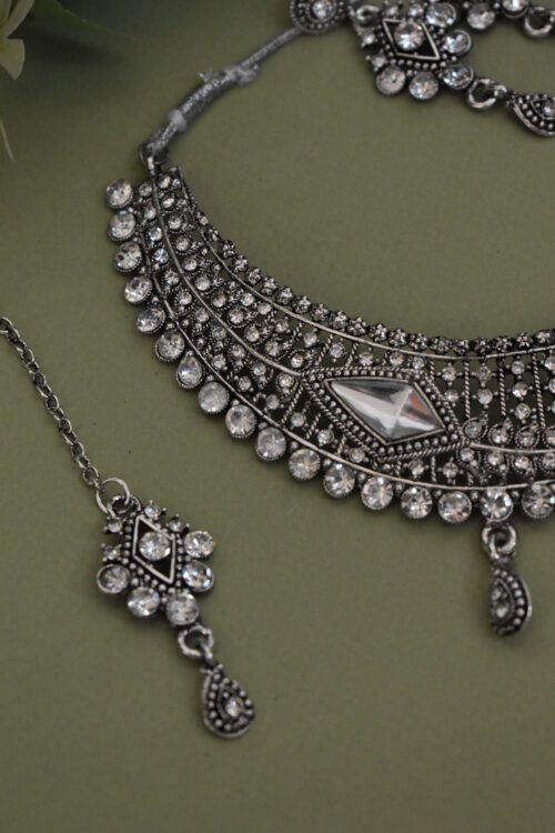 White Kundan Studded Necklace Set