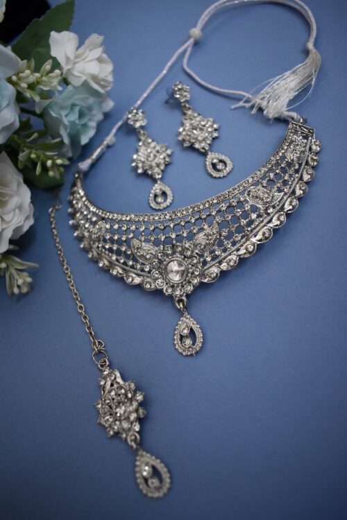 Shimmery White Stone Studded Necklace Set