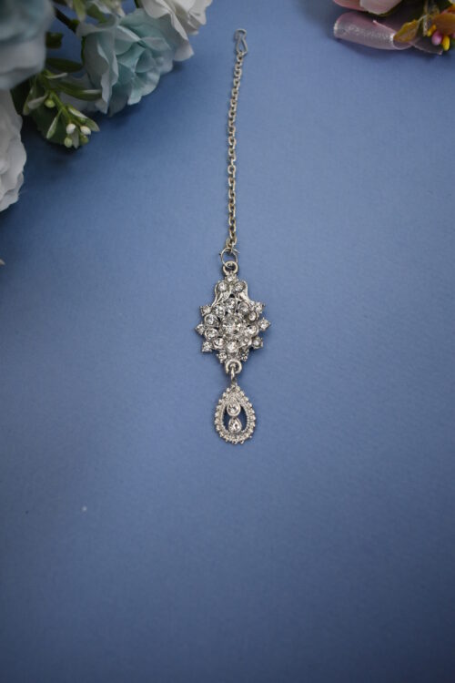 Shimmery White Stone Studded Necklace Set