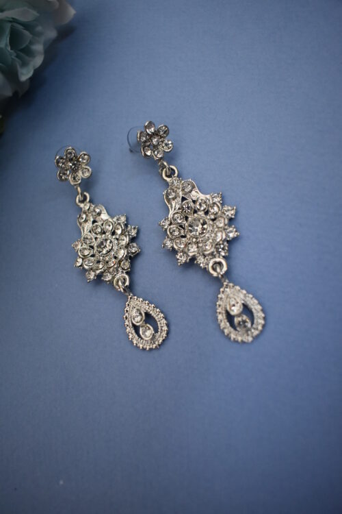 Shimmery White Stone Studded Necklace Set