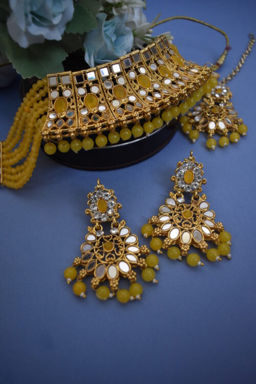 Kundan Choker Set With Maang Tikka