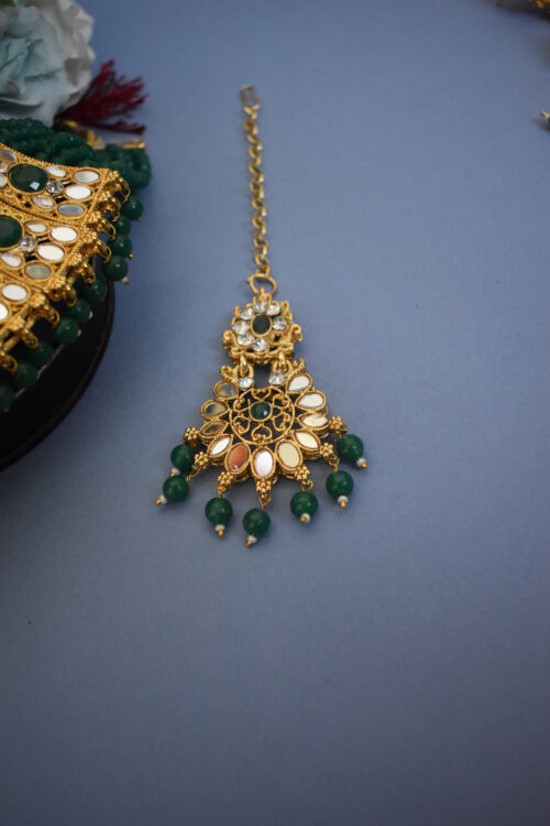 Kundan Choker Set With Maang Tikka
