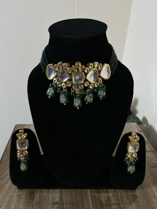 Gold Toned Kundan Studded Choker Jewellery Set