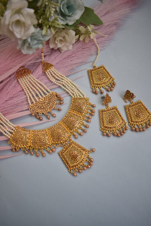 Shimmery Gold Toned Pearls and Beads Necklace Set With Paasa