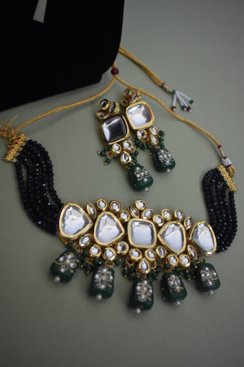 Gold Toned Kundan Studded Choker Jewellery Set - Image 2