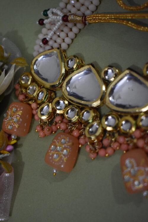 Gold Toned Big Kundan Studded Choker Necklace Set
