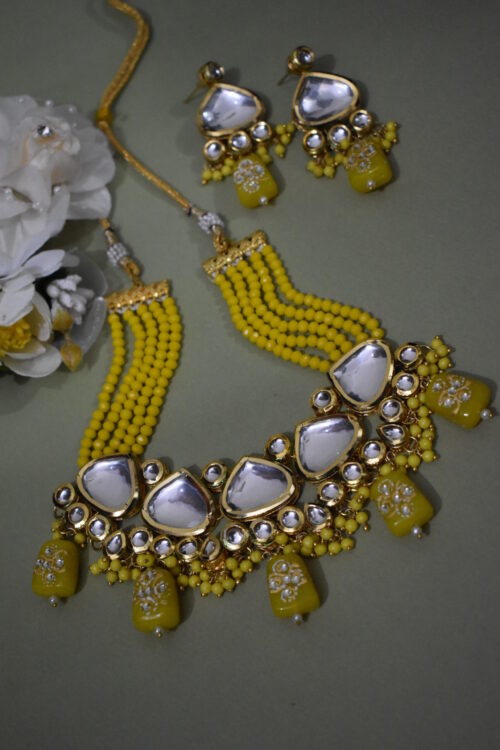 Gold Toned Big Kundan Studded Choker Necklace Set