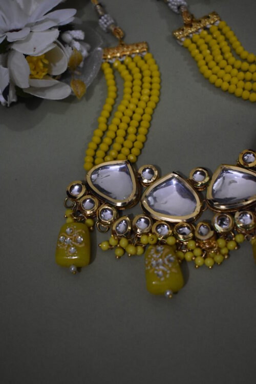 Gold Toned Big Kundan Studded Choker Necklace Set