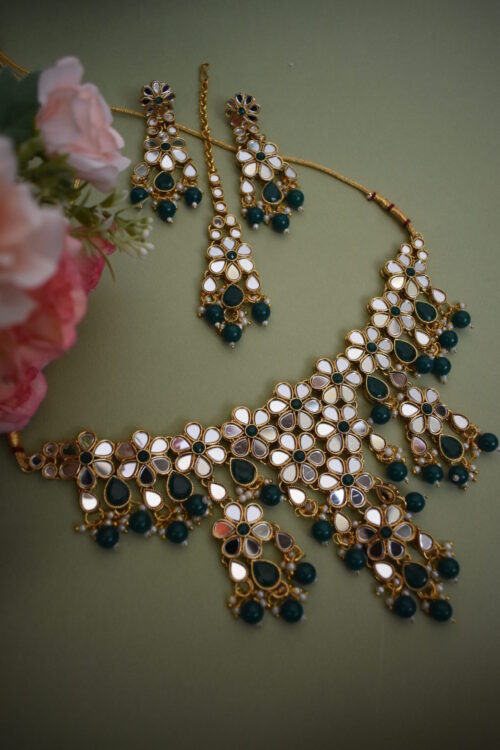 Green Mirror Studded Necklace Set