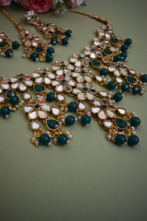 Green Mirror Studded Necklace Set