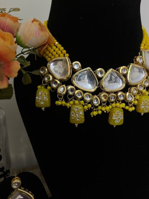 Gold Toned Big Kundan Studded Choker Necklace Set