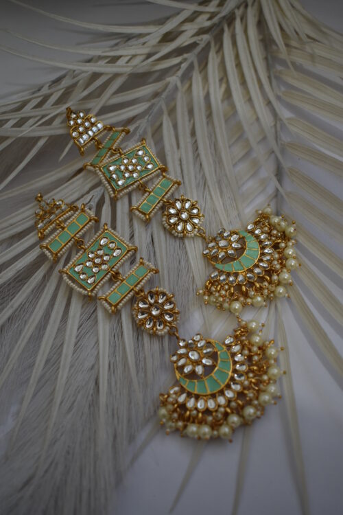 Beautiful Kundan Chandbali Earrings With Ear Chain - Image 5