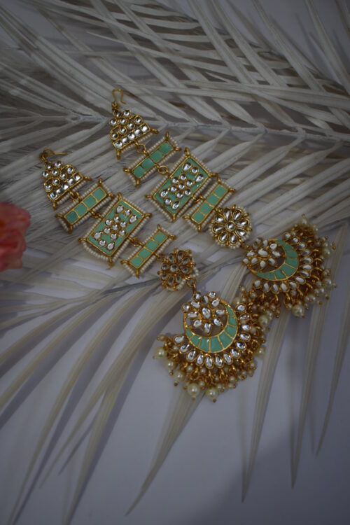 Beautiful Kundan Chandbali Earrings With Ear Chain - Image 2